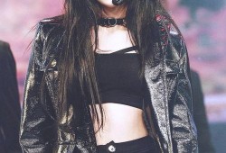 爆料舞臺(tái)周潔瓊視頻播放,舞臺(tái)魅力四射！周潔瓊驚艷表演引網(wǎng)友熱議