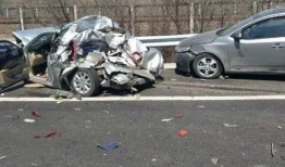 車事故爆料最新消息新聞,車事故現場驚心動魄，細節披露引關注”